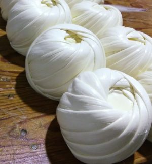 Queso Oaxaca estandarizado con caseinato de sodio